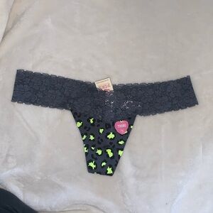 NWT VINTAGE VS PINK THONG